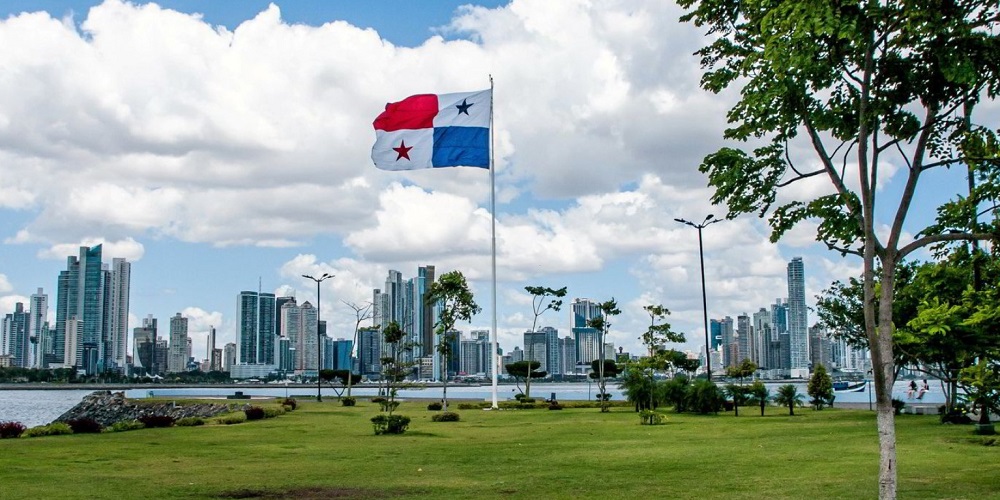 panama location and flag        
        <figure class=