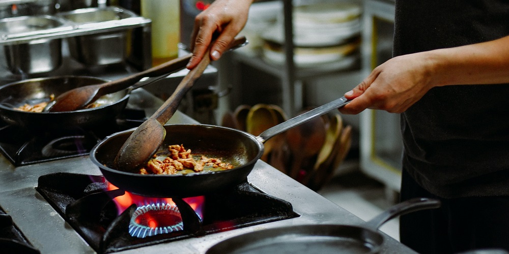 Cast iron pans are making a comeback to Indian kitchens - The Hindu